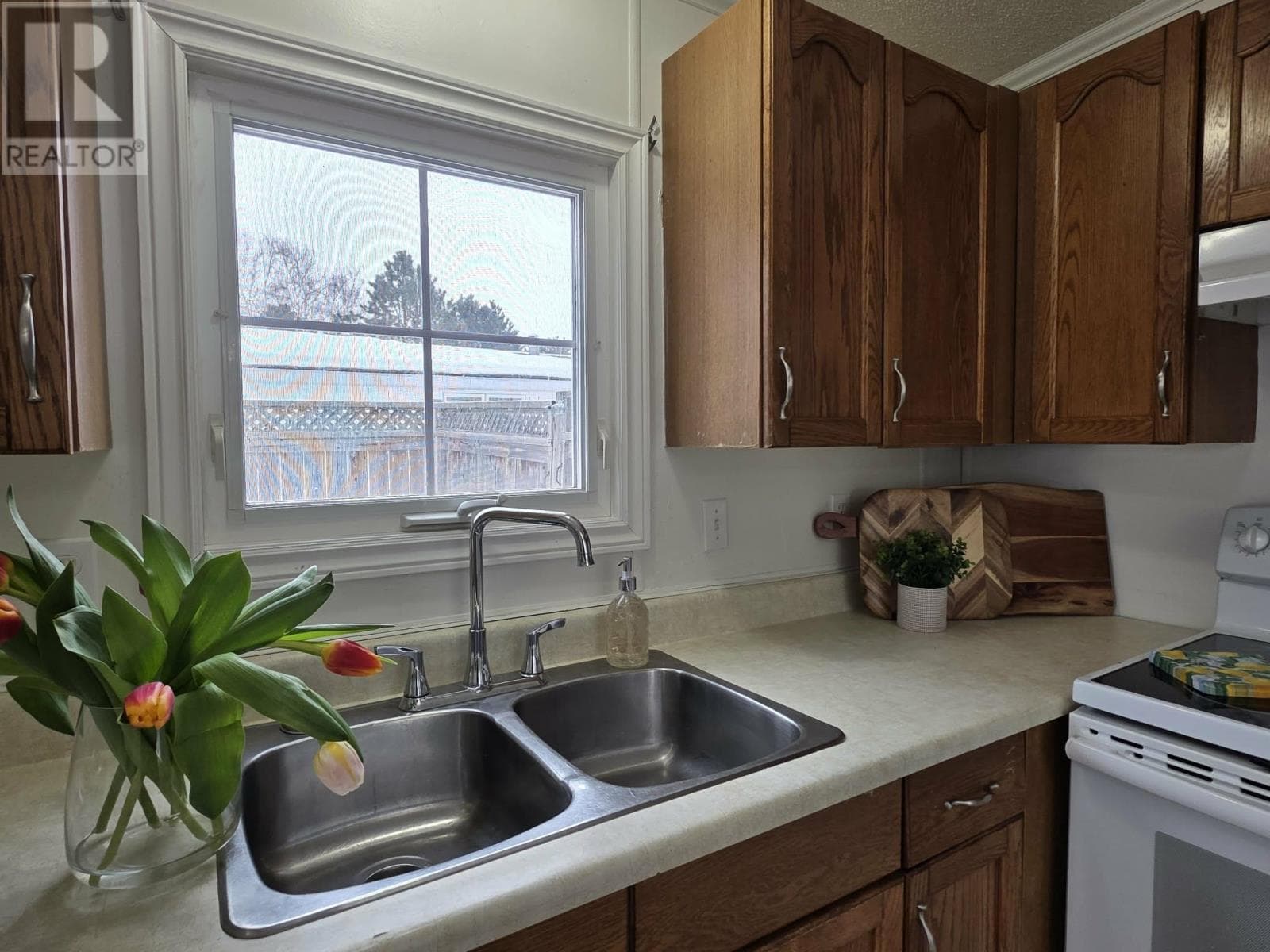 4 SPINNAKER CRESCENT — photo 5