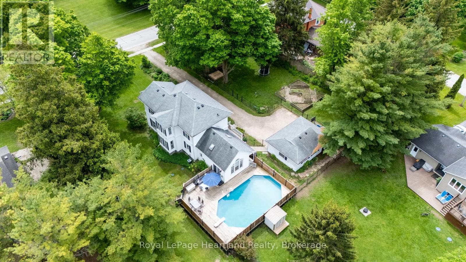 1047 GIBSON STREET — photo 3