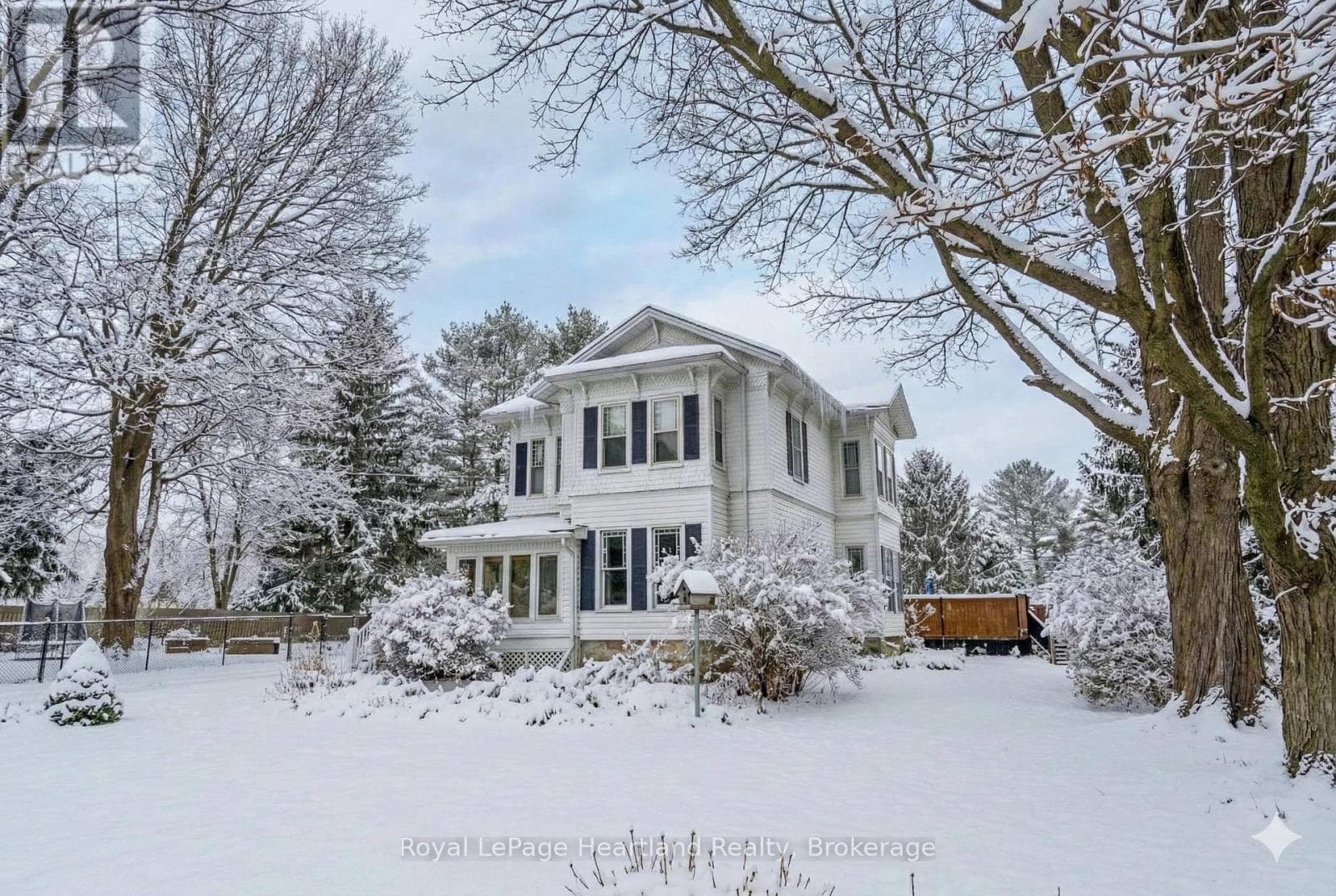 1047 GIBSON STREET — photo 4