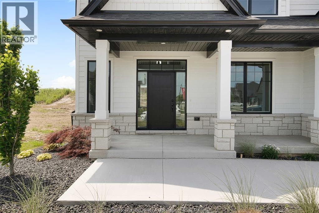 300 BLAKE AVENUE — photo 4
