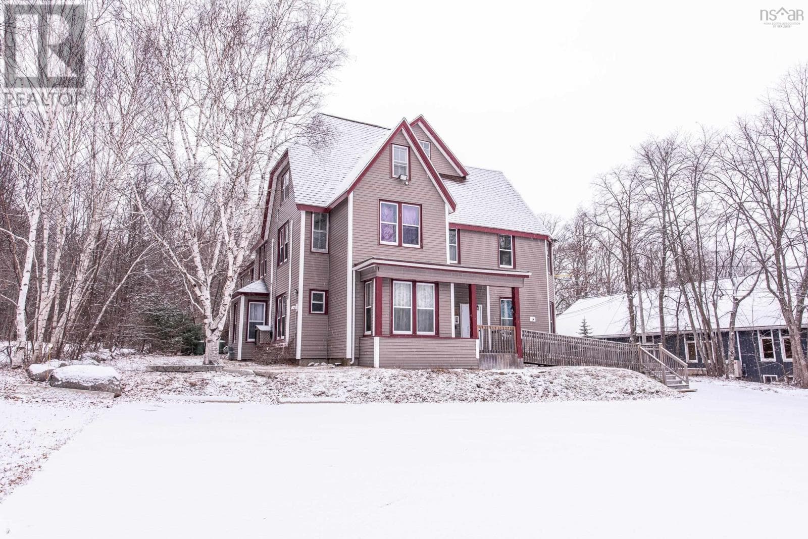 48 ELM STREET — photo 3