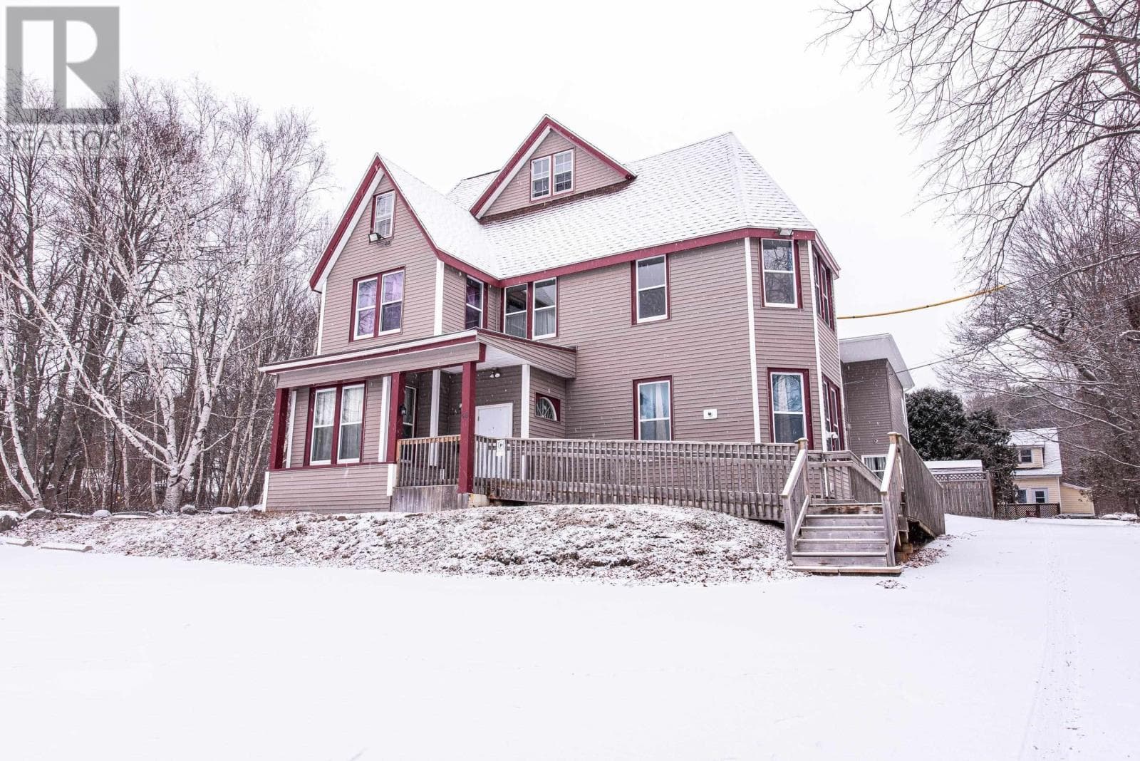 48 ELM STREET — photo 2