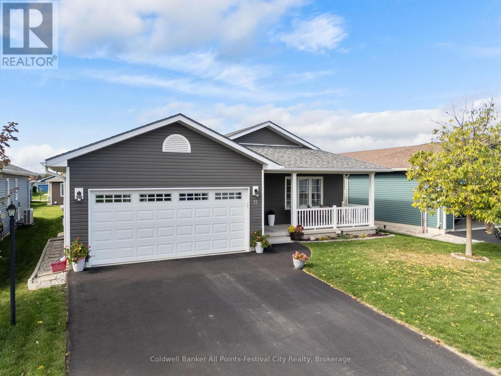 11 WINDWARD WAY SOUTH, OnePoint — photo 2