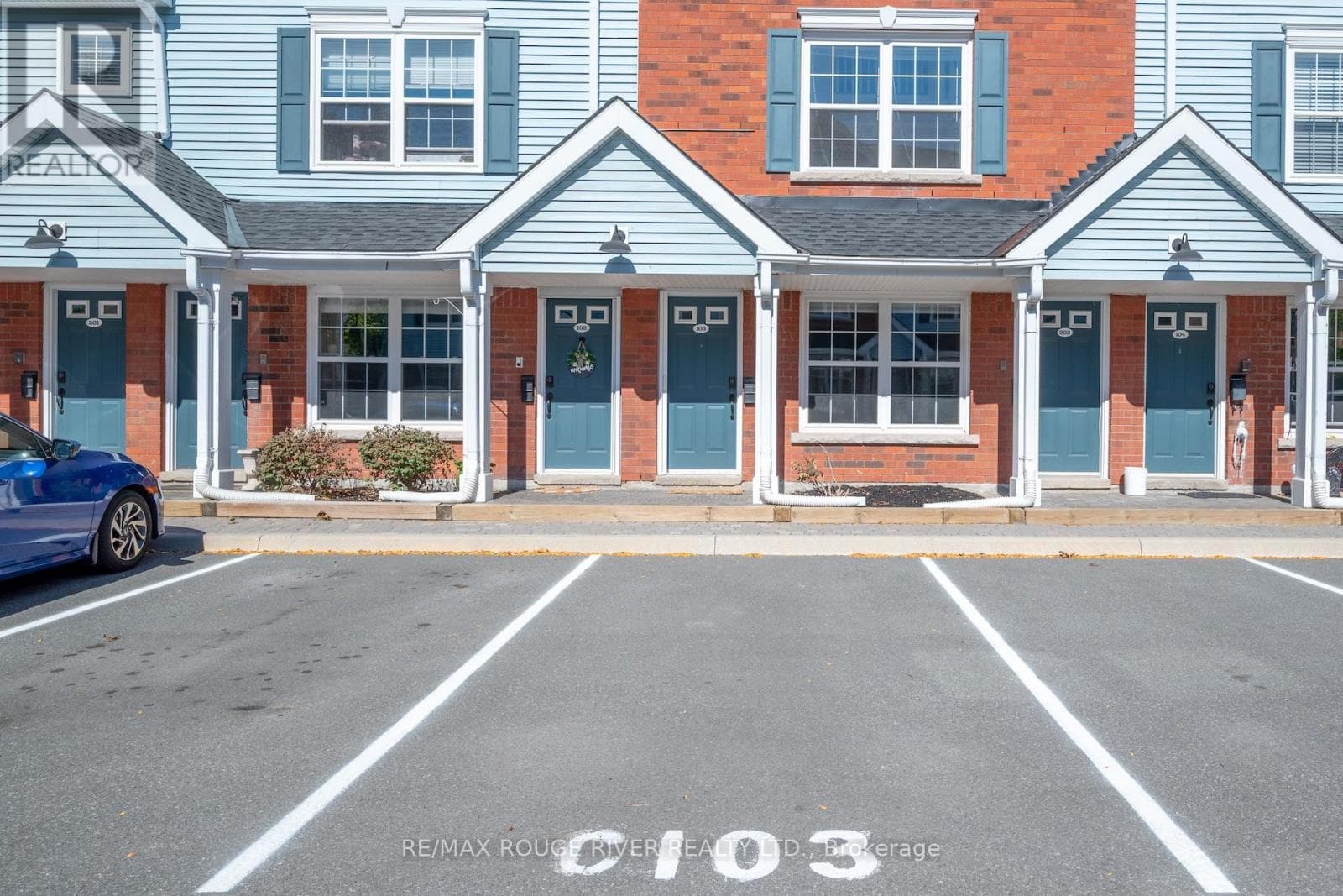 C-103 - 182 D'ARCY STREET — photo 2