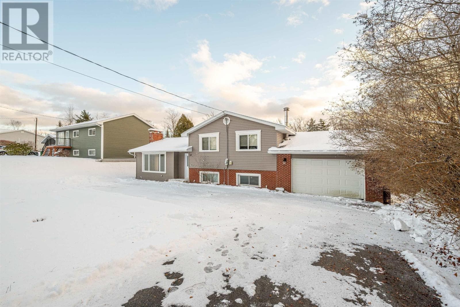 27 GROVE AVENUE in BEAVER BANK
