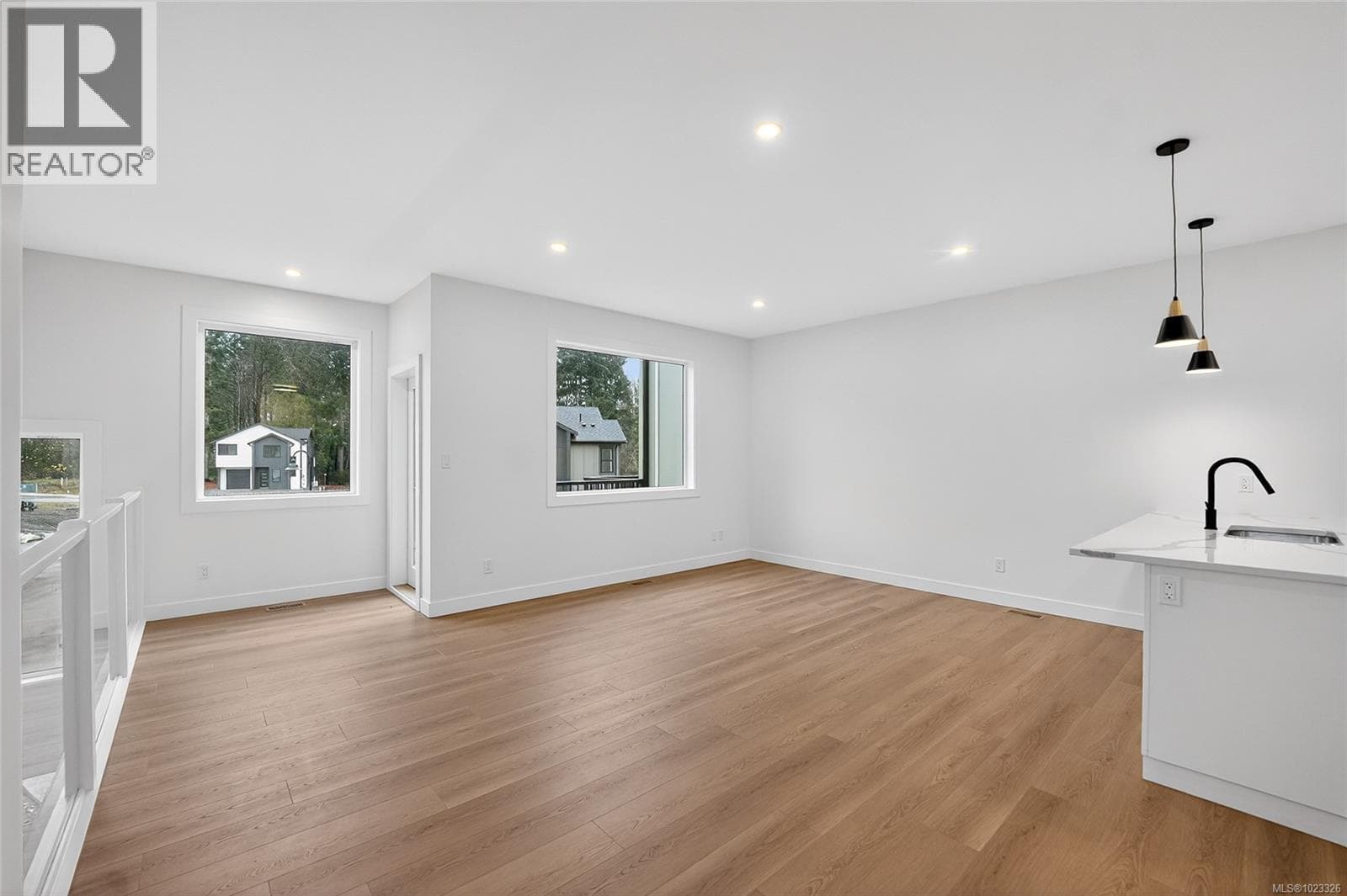 A 122 PLANTE CRESCENT — photo 4