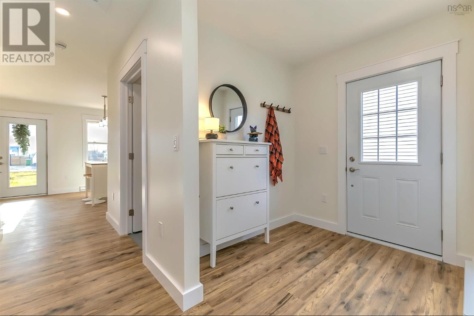 54 OAK STREET — photo 4