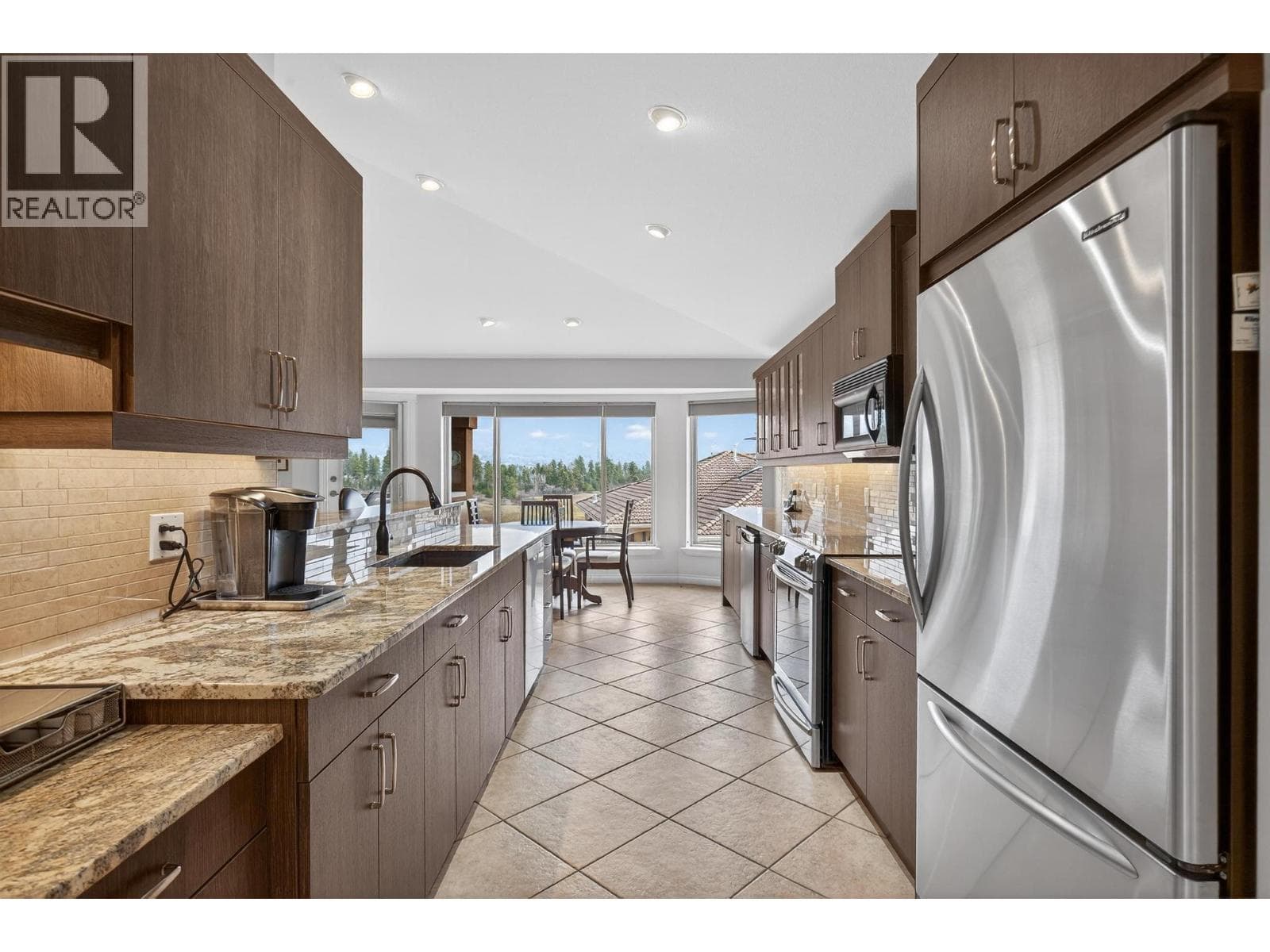 201 2455 QUAIL RIDGE BOULEVARD — photo 4