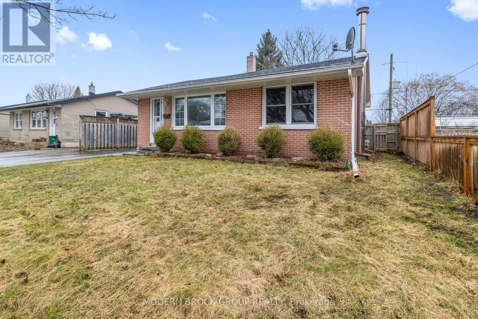 94 BISLEY CRESCENT, Rideau St.Lawrence — photo 2