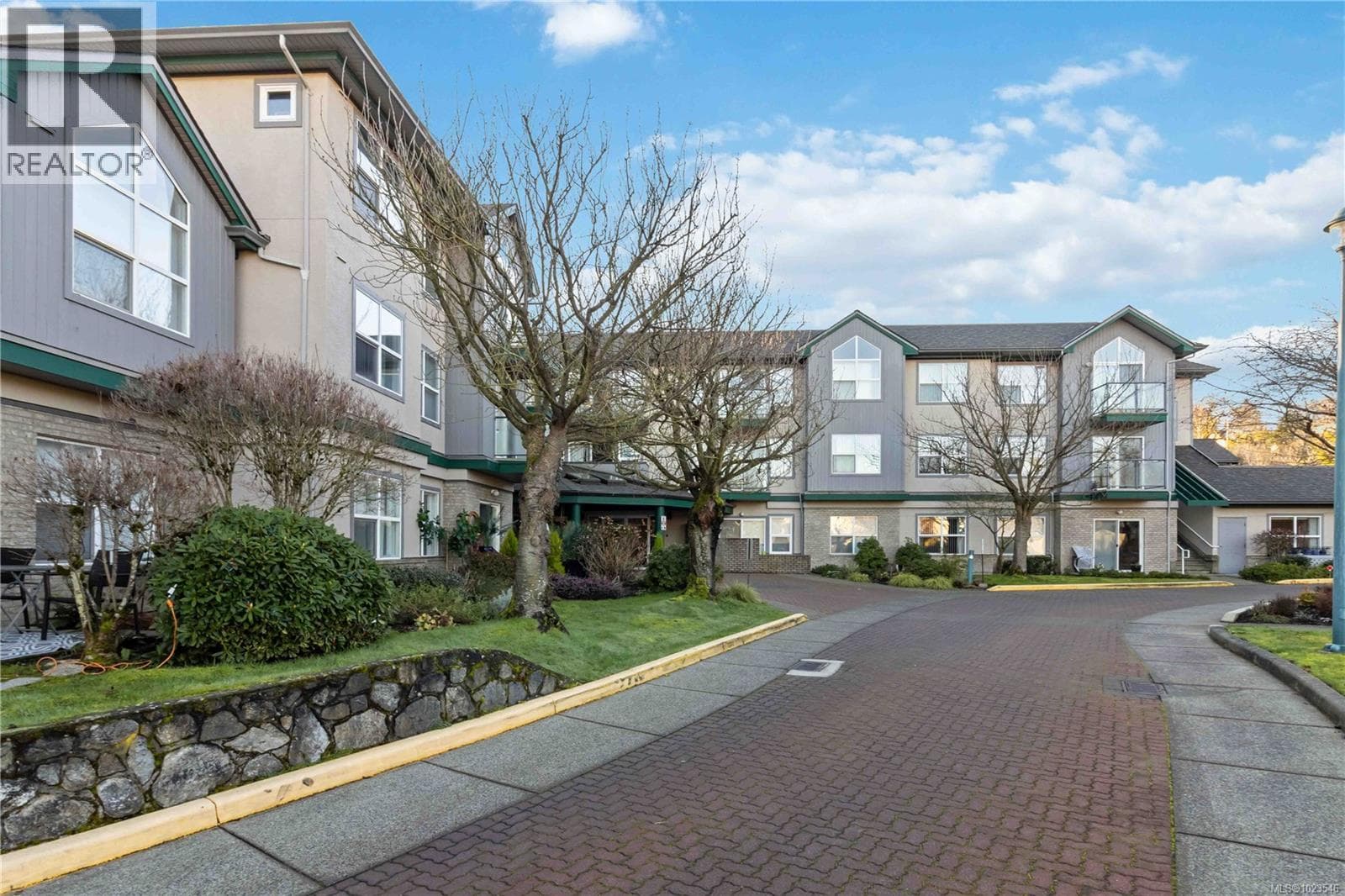 207 1485 Garnet Rd, Victoria — photo 3