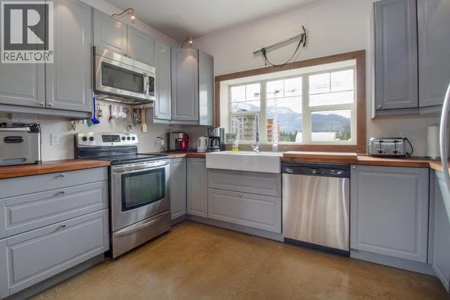 1905 HAY ROAD, Interior REALTORS® — photo 4