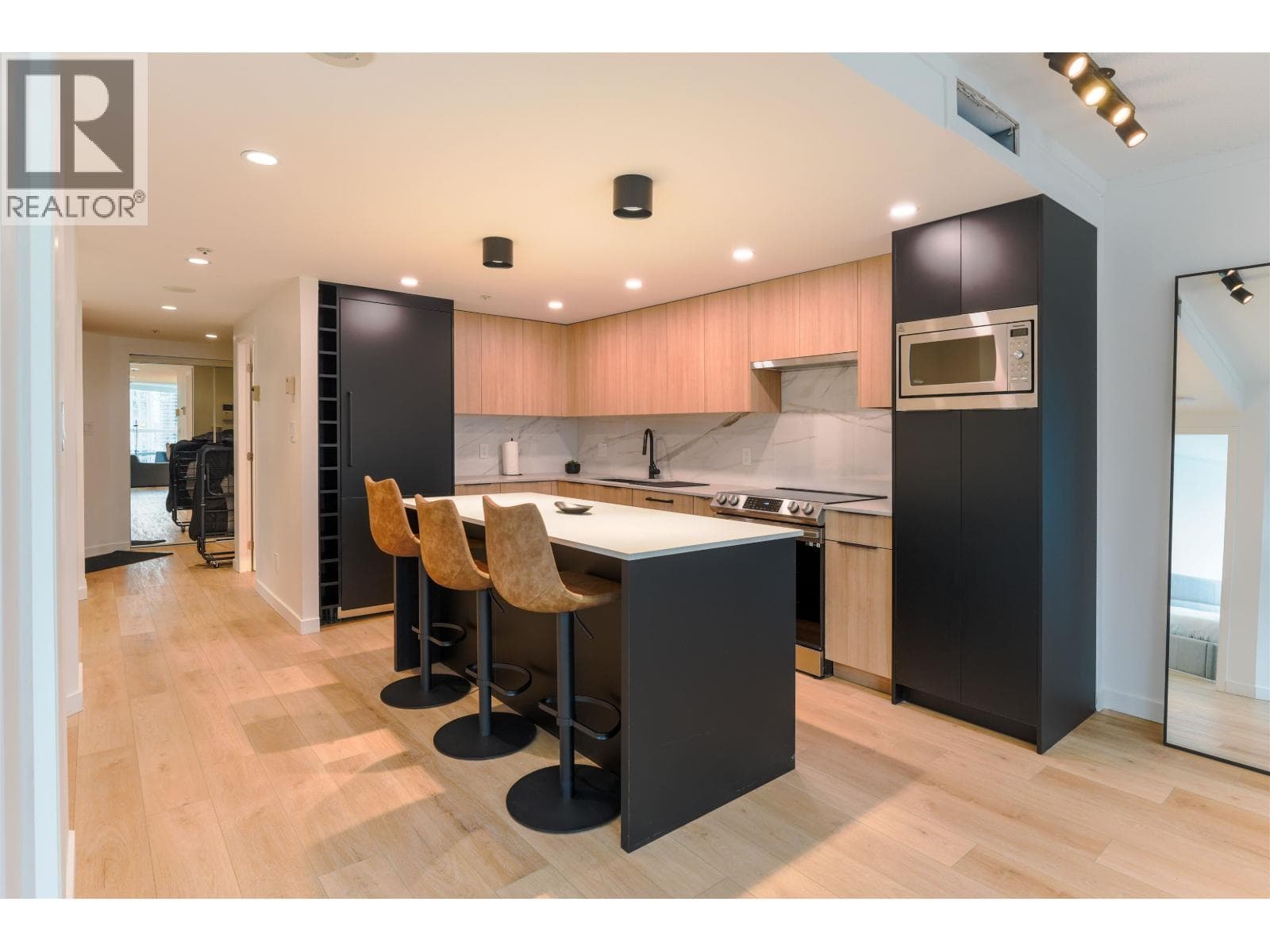 1050 BURRARD STREET — photo 3