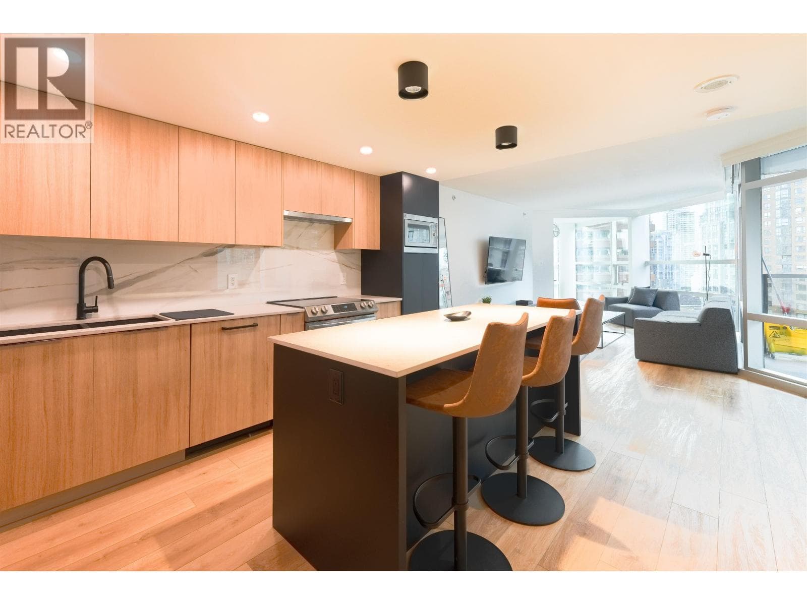 1050 BURRARD STREET — photo 4