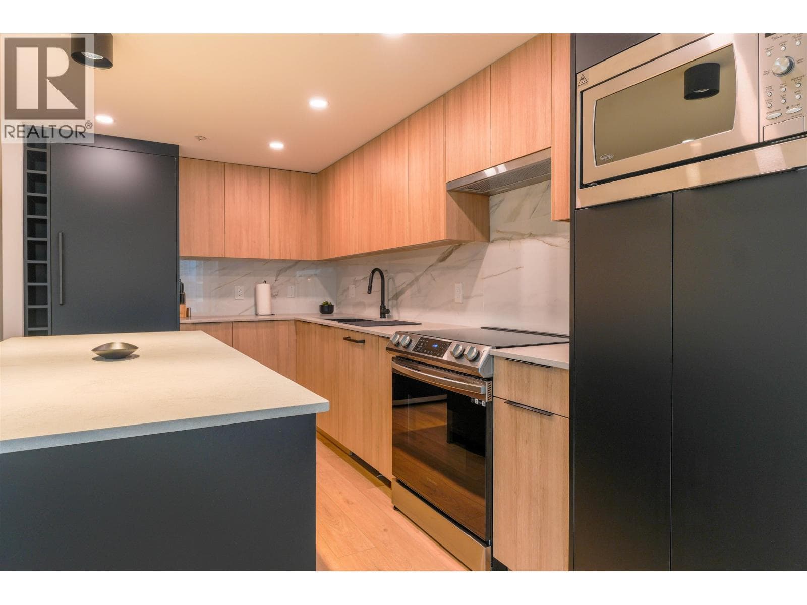 1050 BURRARD STREET — photo 5
