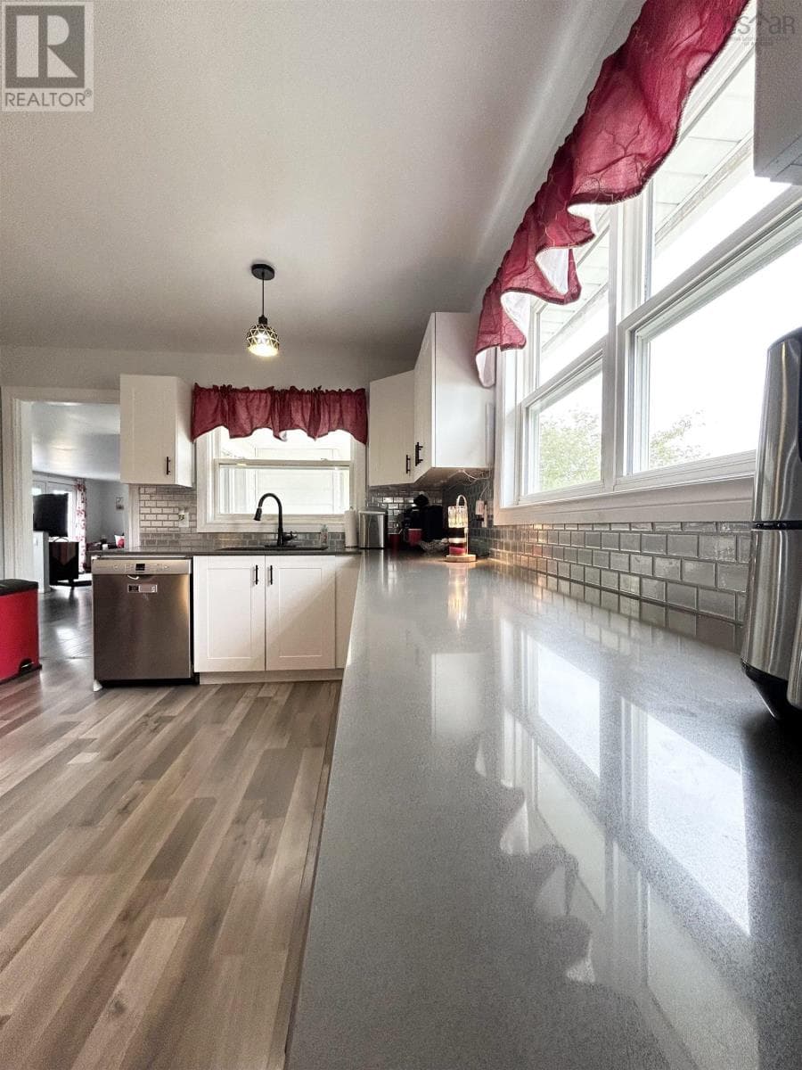 8 SMITH AVENUE — photo 5