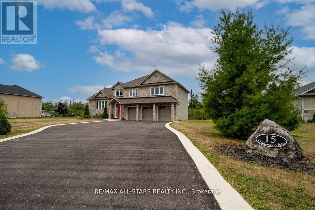 15 RUSTLEWOOD AVENUE in Manvers