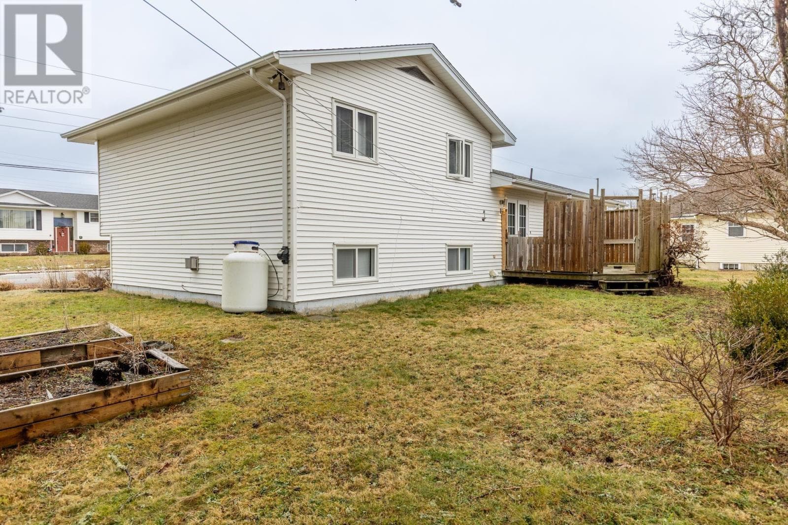 10 SPRUCEWOOD DRIVE — photo 3