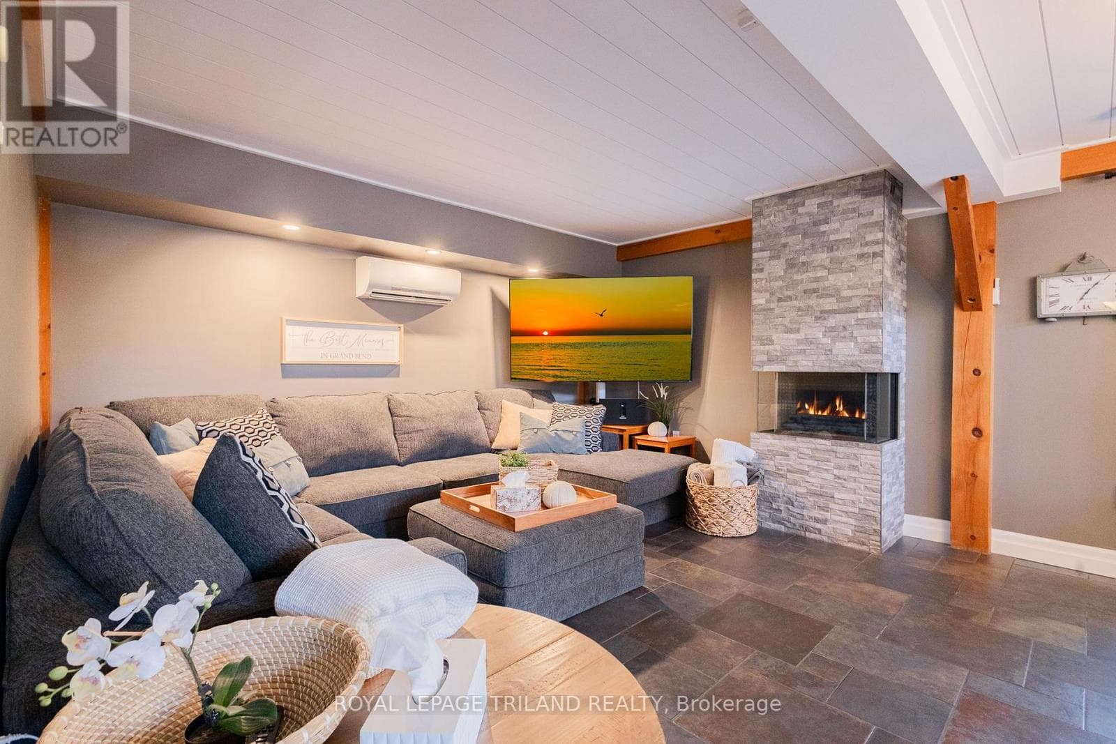 42 LAKESIDE CIRCLE — photo 3