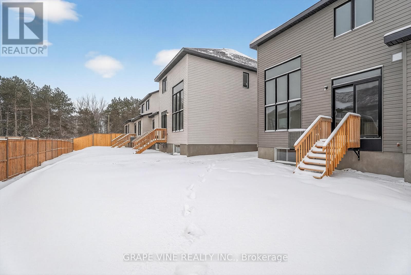 445 HARESFIELD COURT — photo 4