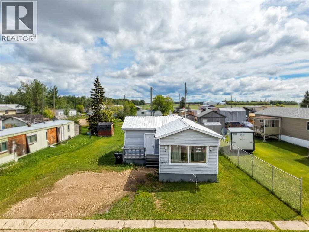 4919 1 STREET, Grande Prairie — photo 2