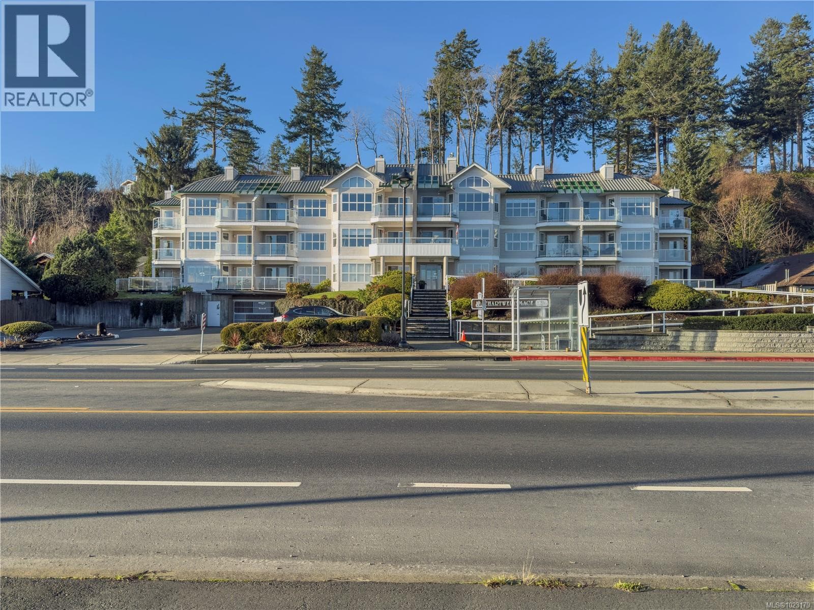 201 1216 Island Hwy S in 