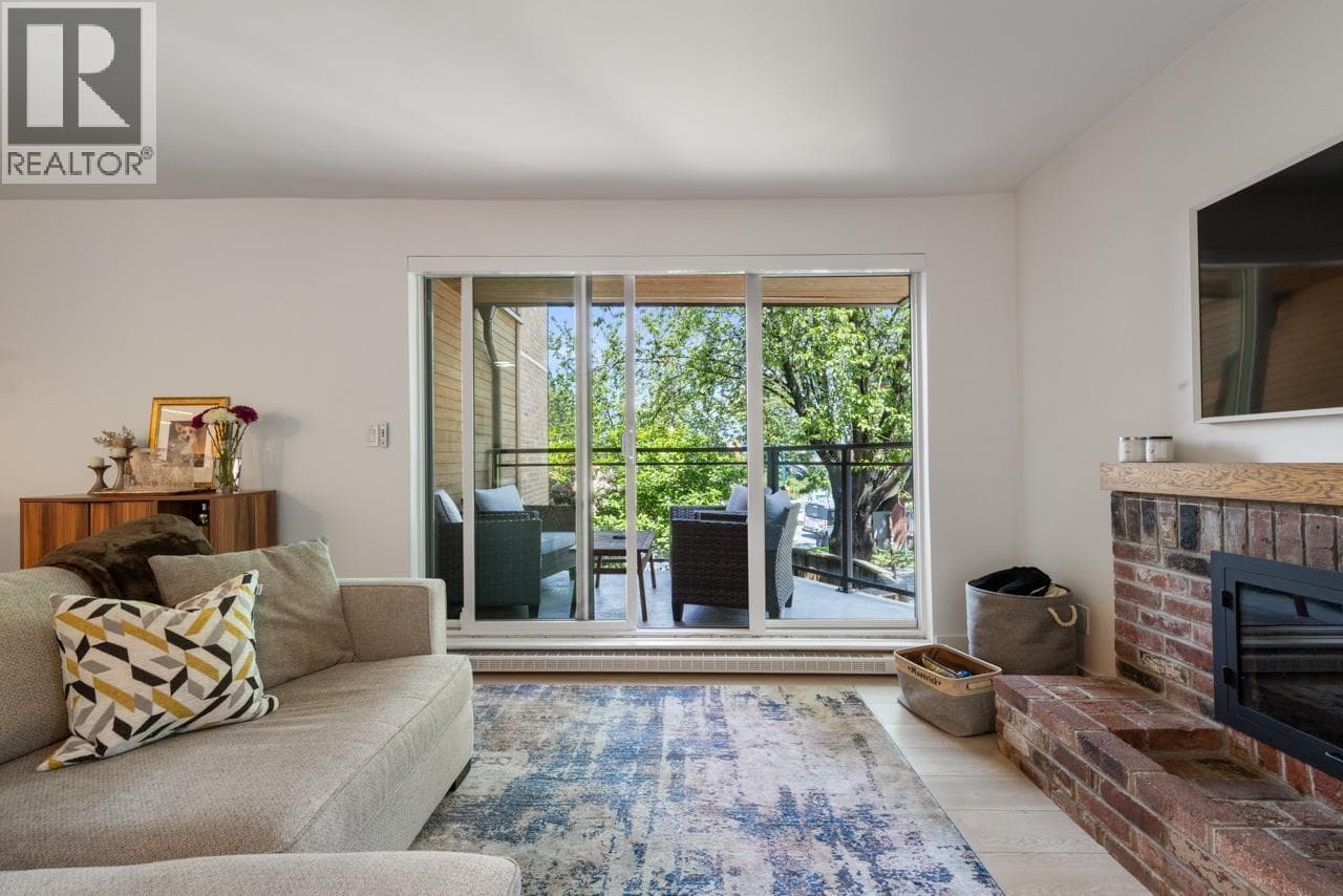 204 2410 CORNWALL AVENUE — photo 4