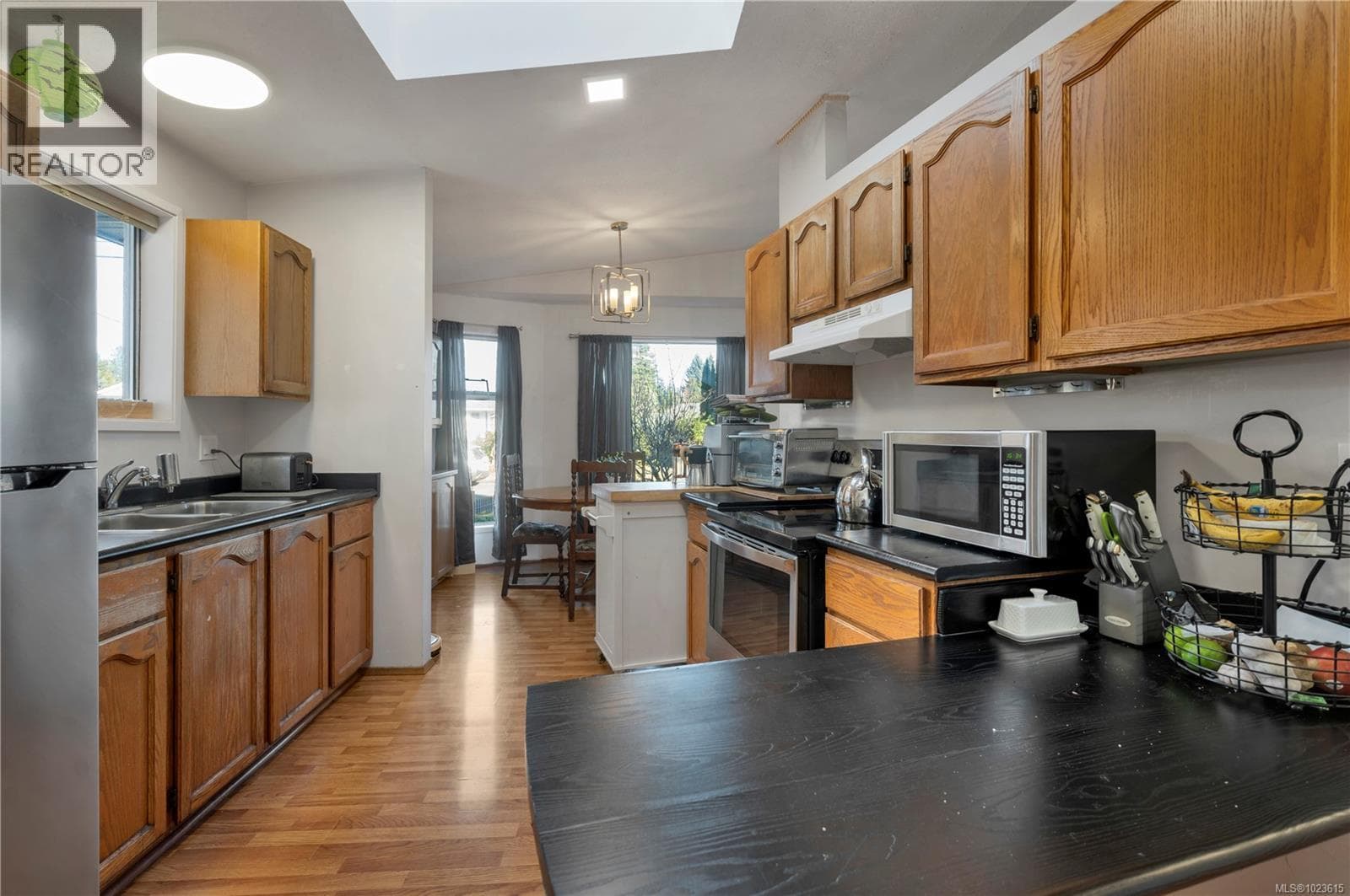 525 CHEMAINUS CRESCENT — photo 3