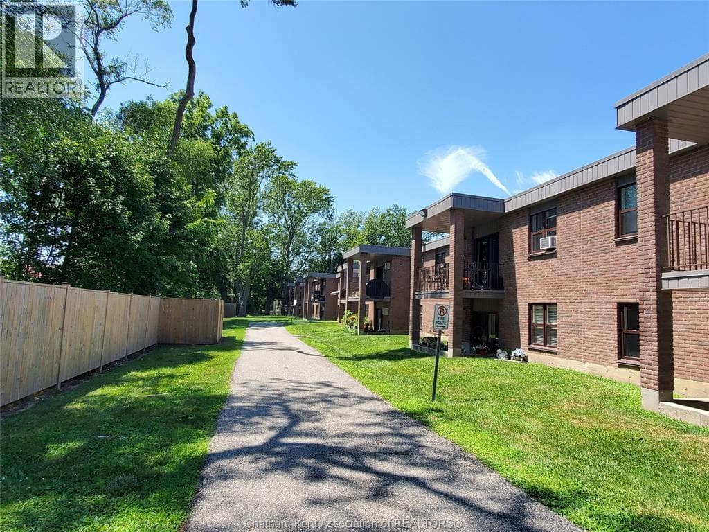 12 Montgomery DRIVE Unit# C103, Chatham Kent — photo 2