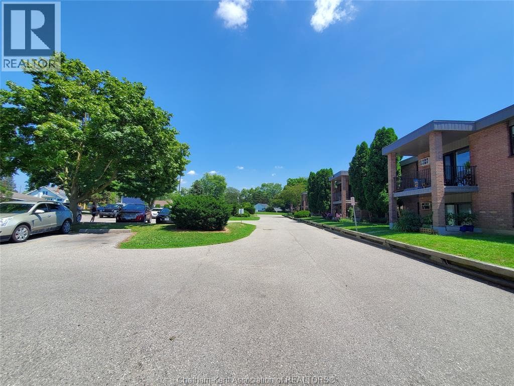 12 Montgomery DRIVE Unit# C103, Chatham Kent — photo 3