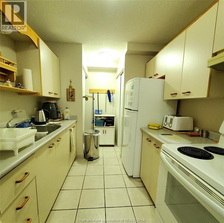 12 Montgomery DRIVE Unit# C103, Chatham Kent — photo 5