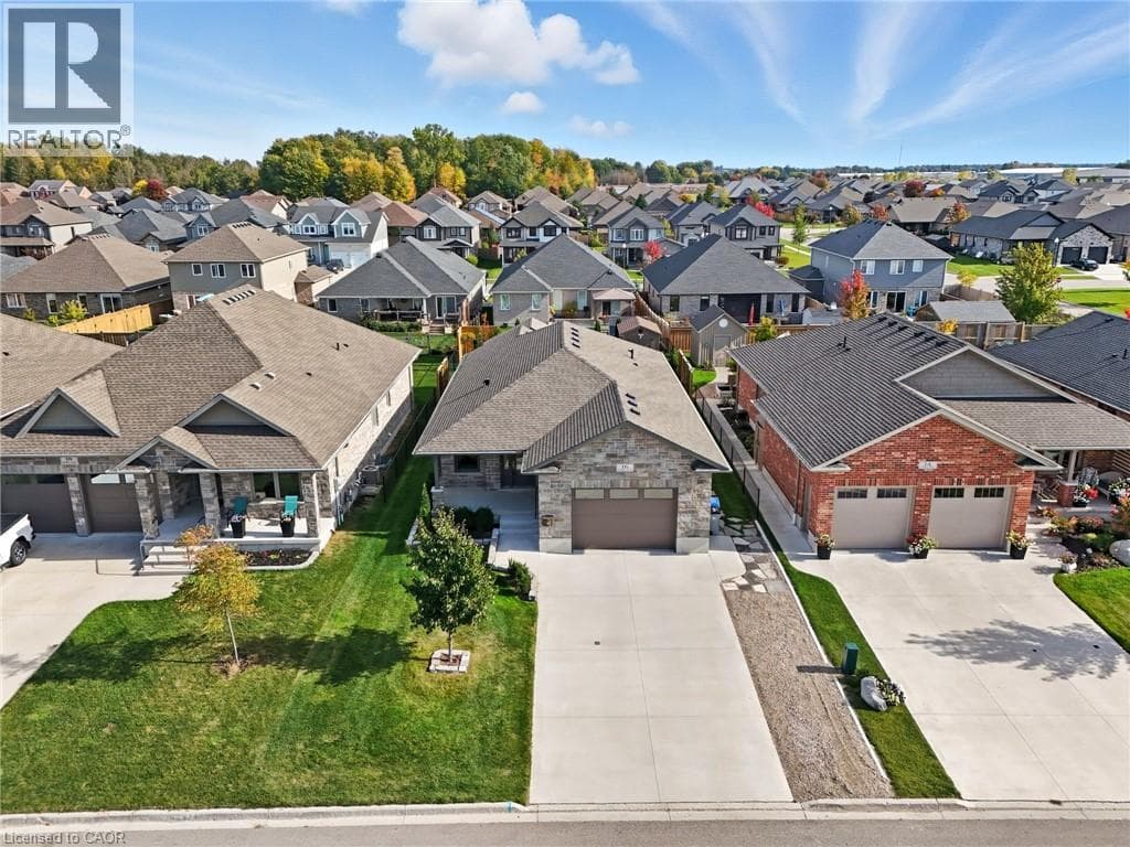 16 FORBES Crescent — photo 4