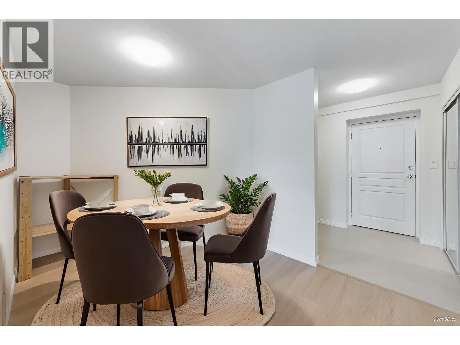 309 5639 HAMPTON PLACE — photo 4