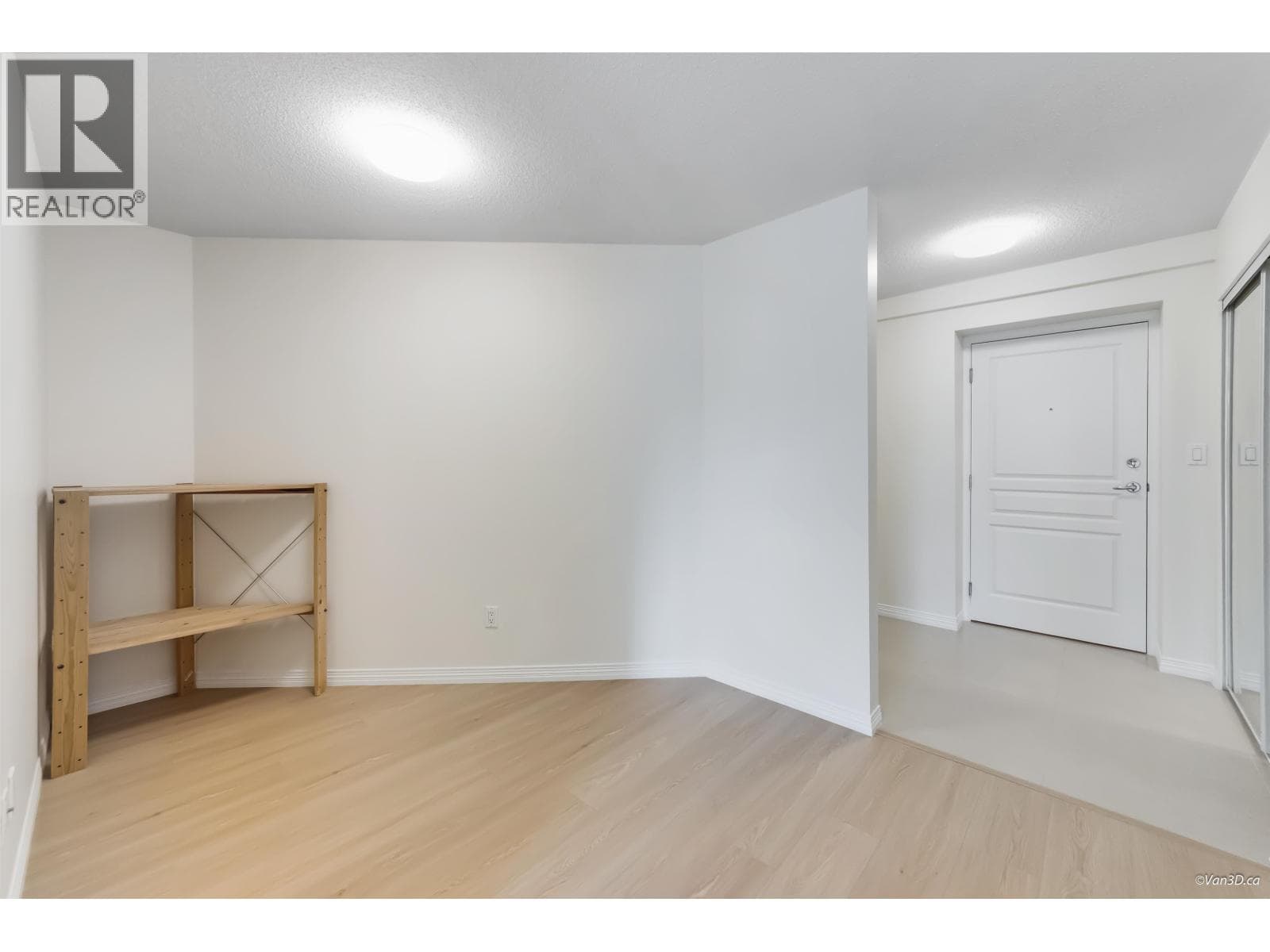 309 5639 HAMPTON PLACE — photo 5