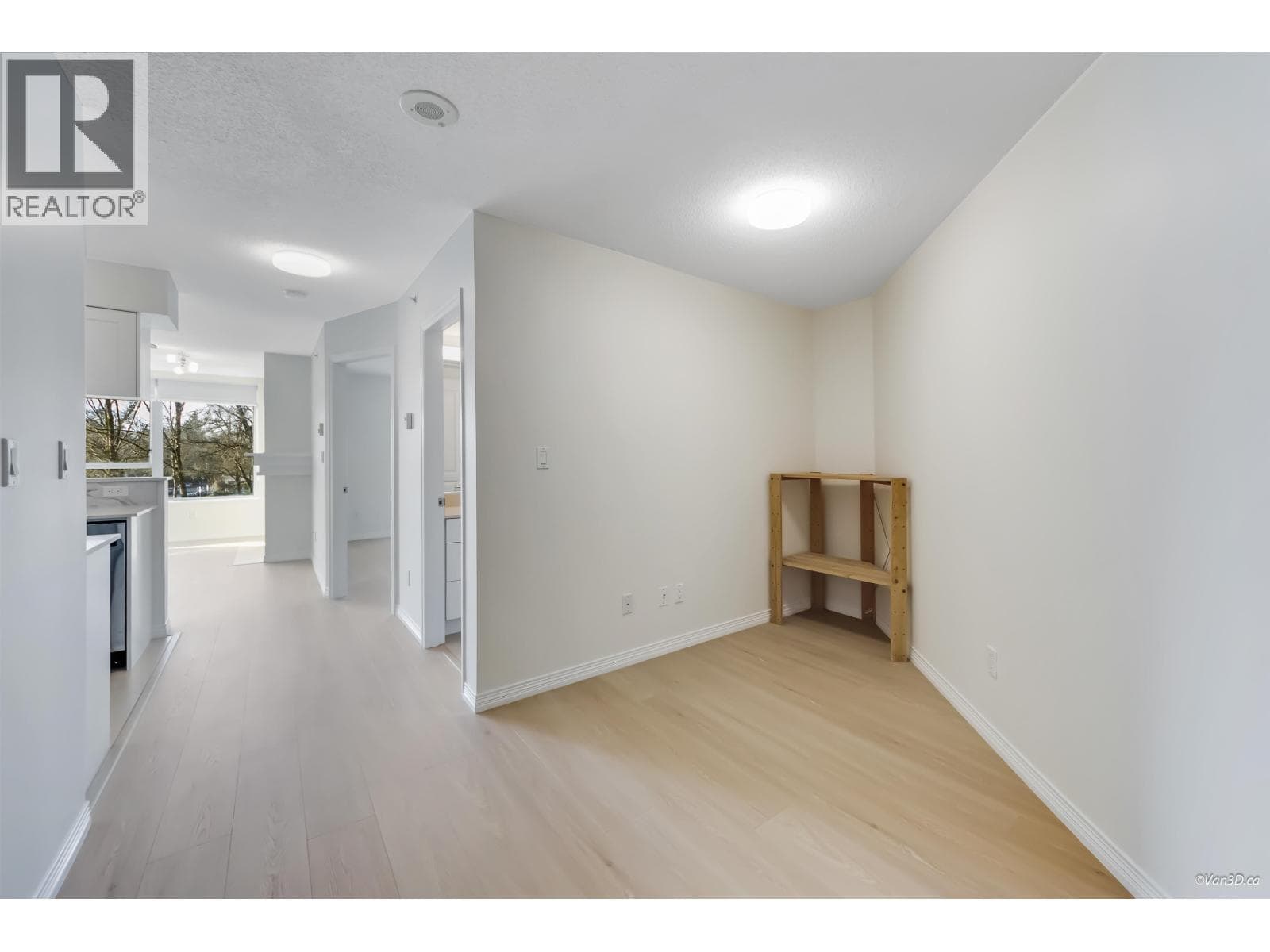 309 5639 HAMPTON PLACE — photo 3