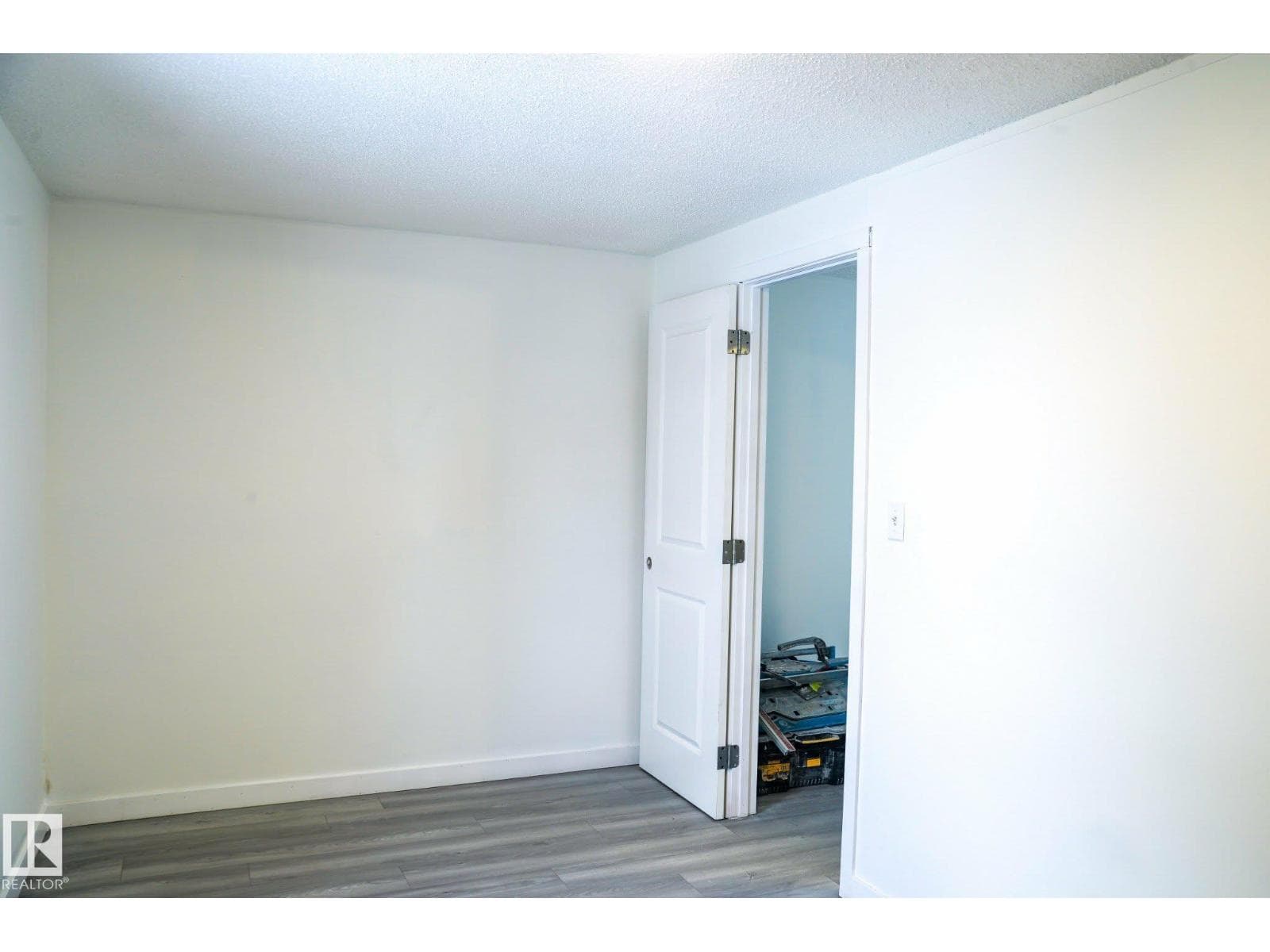 1035 LAKELAND CRESCENT — photo 4