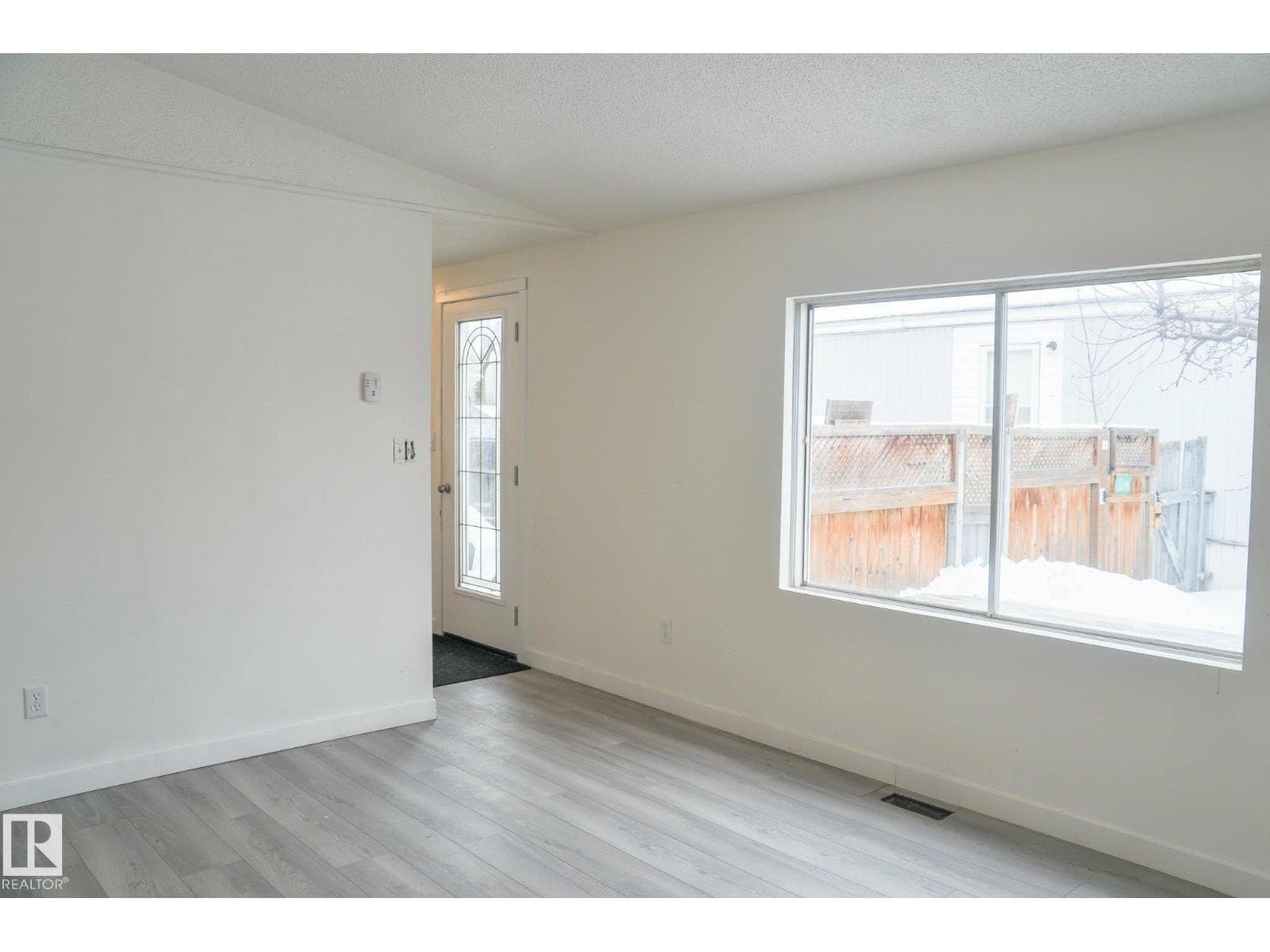 1035 LAKELAND CRESCENT — photo 3