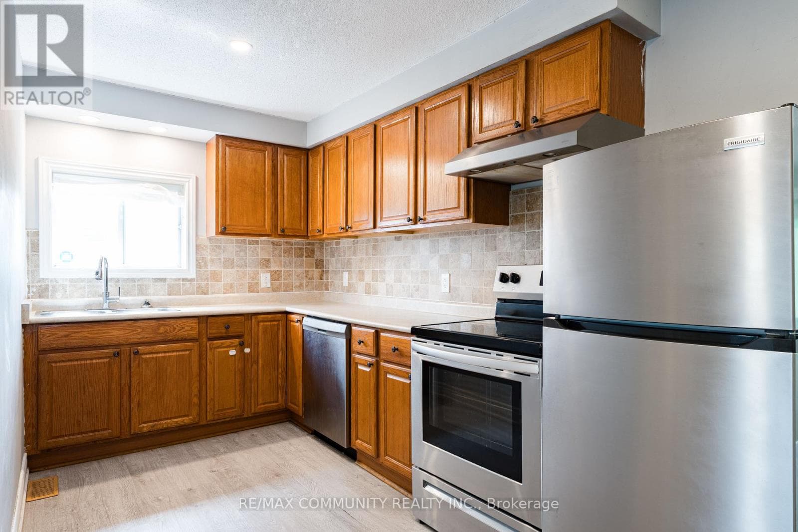 306 KENWOOD AVENUE — photo 2