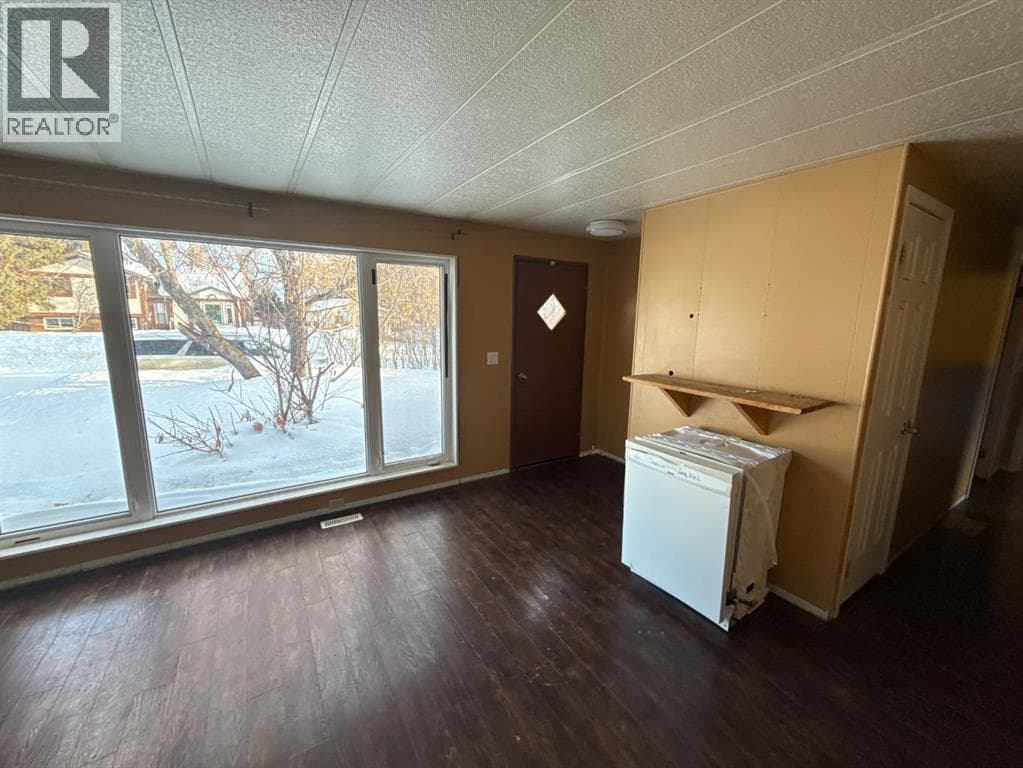 5410 51 Street — photo 2