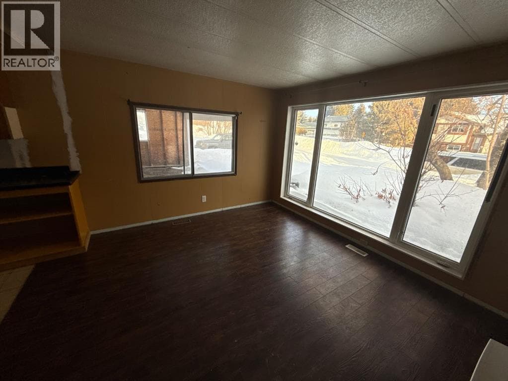 5410 51 Street — photo 3
