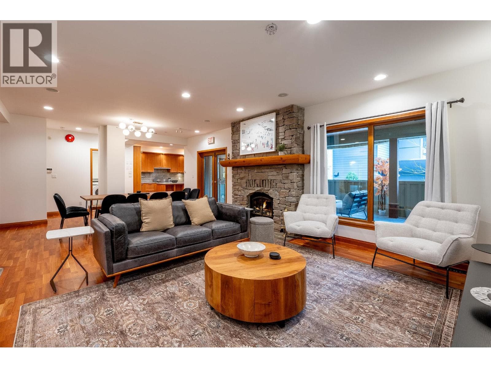 3012 ALPINE CRESCENT — photo 4
