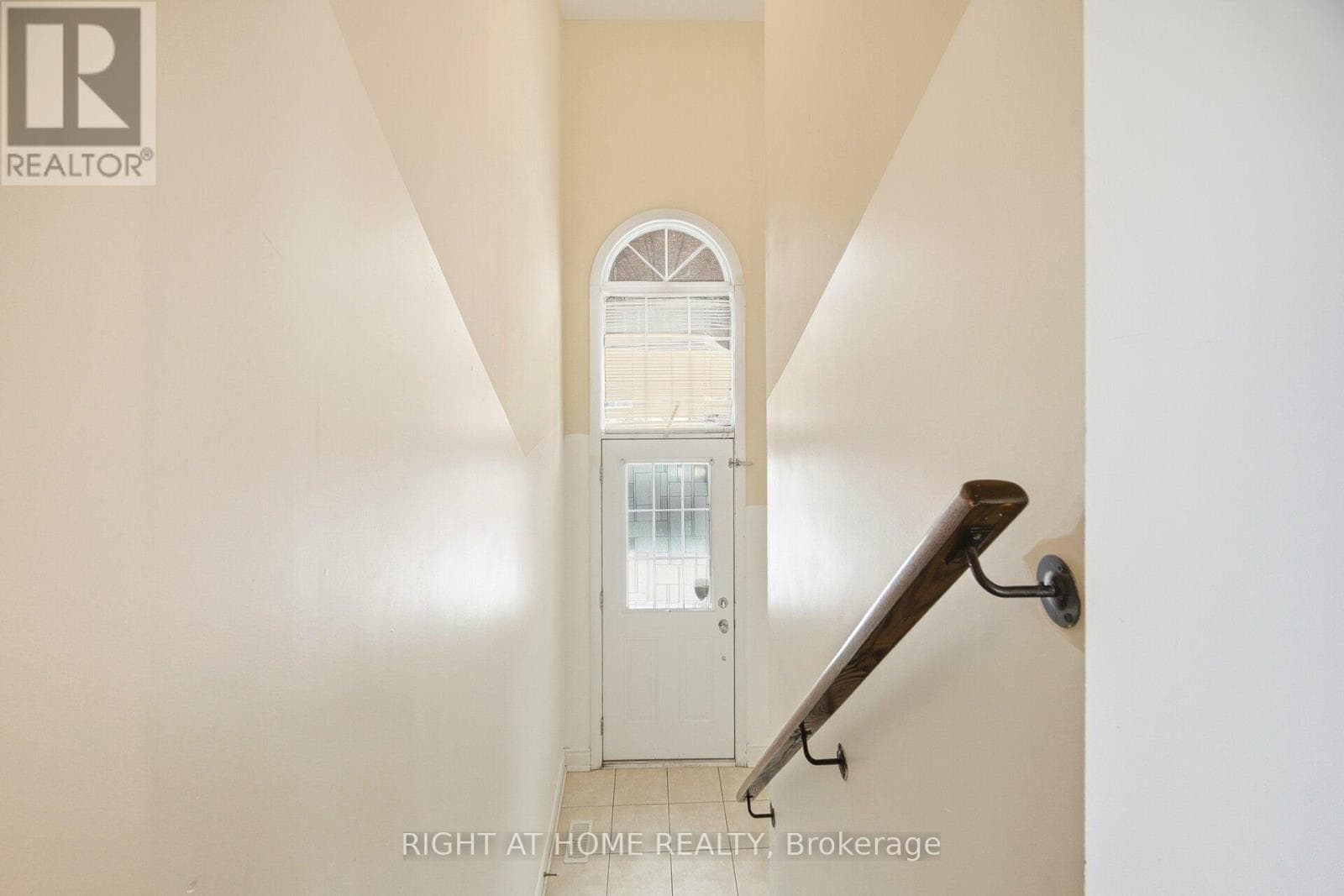 7114 TRIUMPH LANE — photo 3