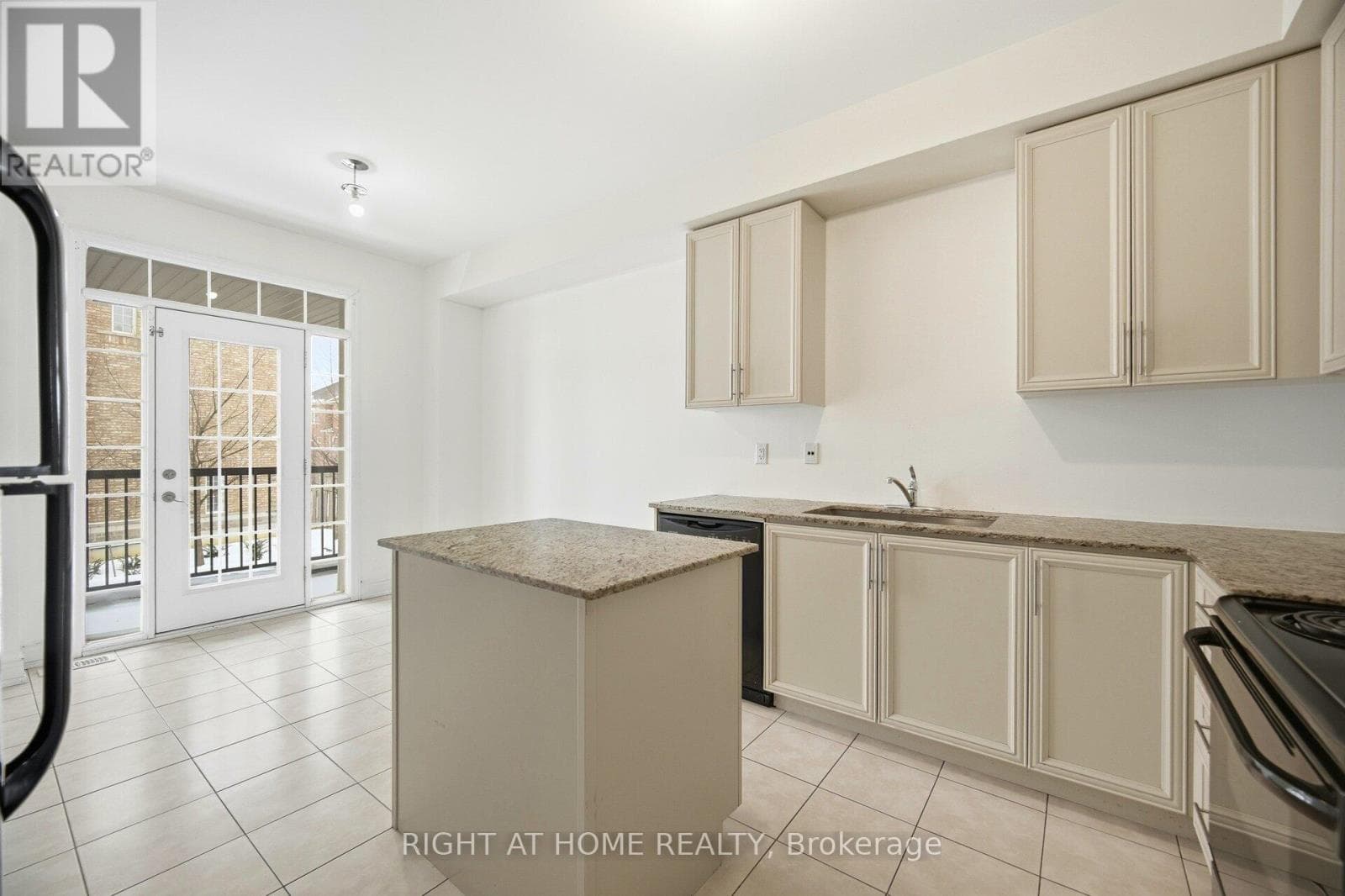 7114 TRIUMPH LANE — photo 4