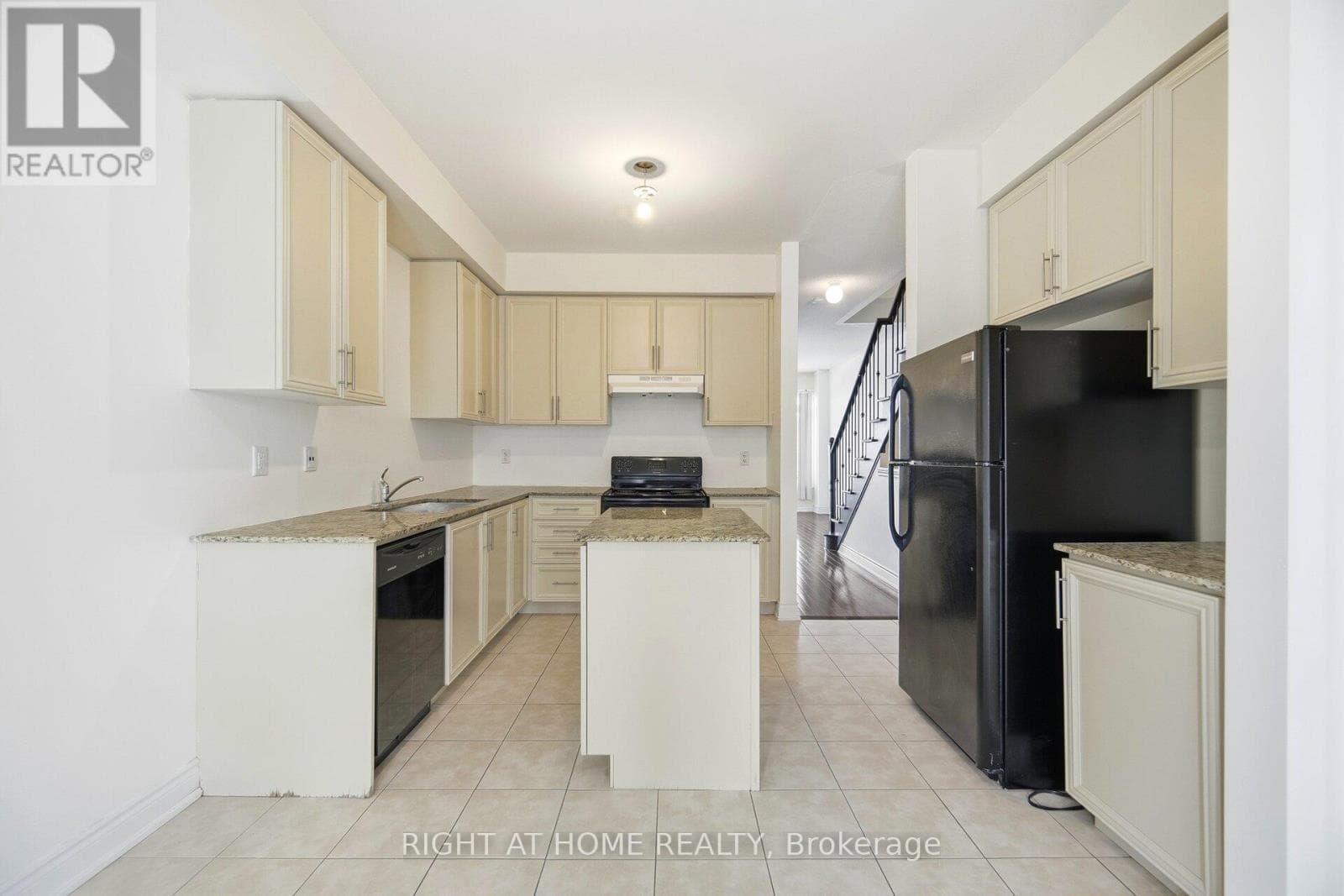 7114 TRIUMPH LANE — photo 5