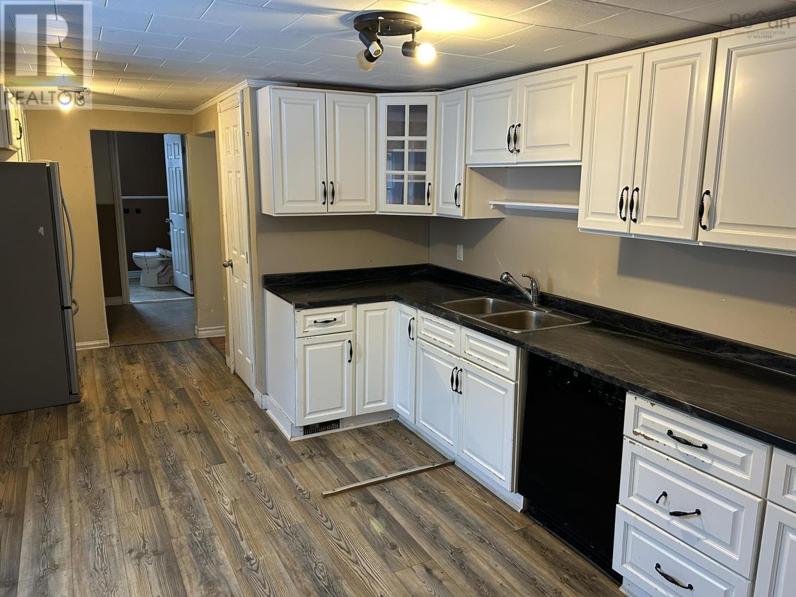 1101 WYVERN ROAD — photo 3