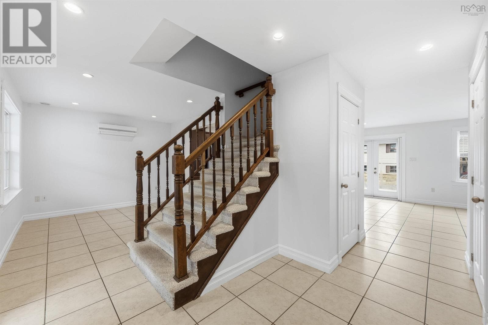24 GILBERT STREET — photo 4