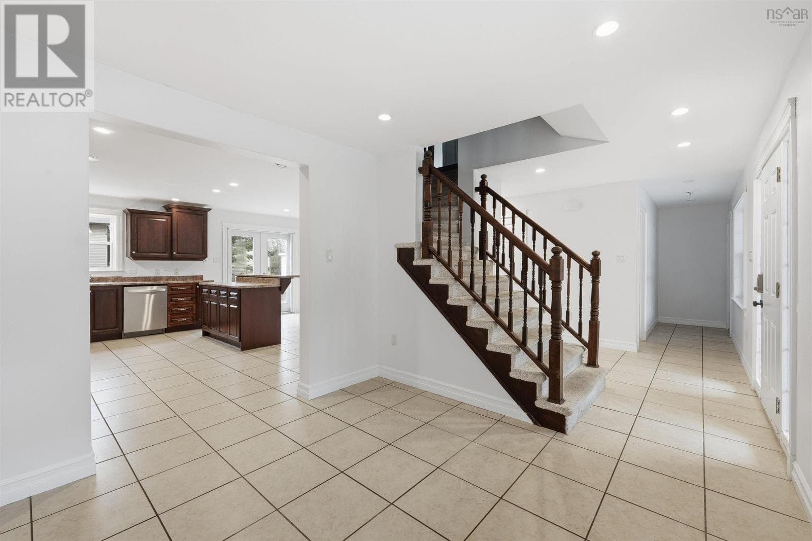 24 GILBERT STREET — photo 5