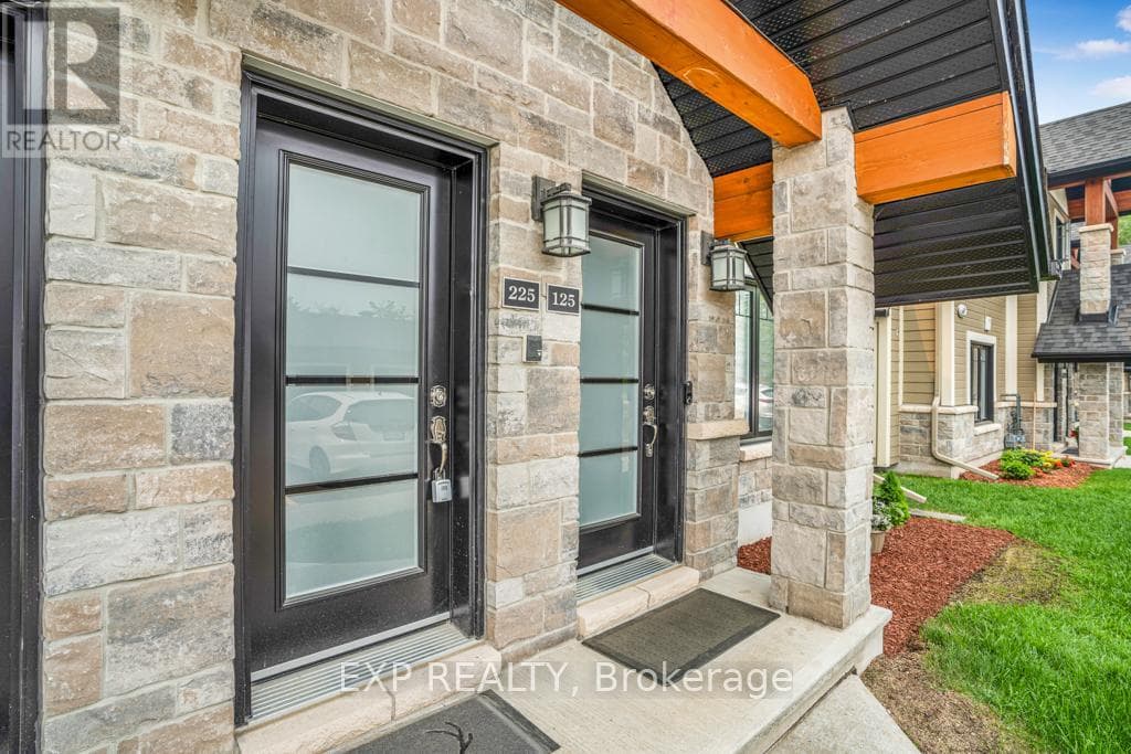 225 - 292 MASTERS LANE — photo 3
