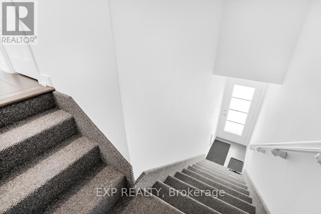 225 - 292 MASTERS LANE — photo 4