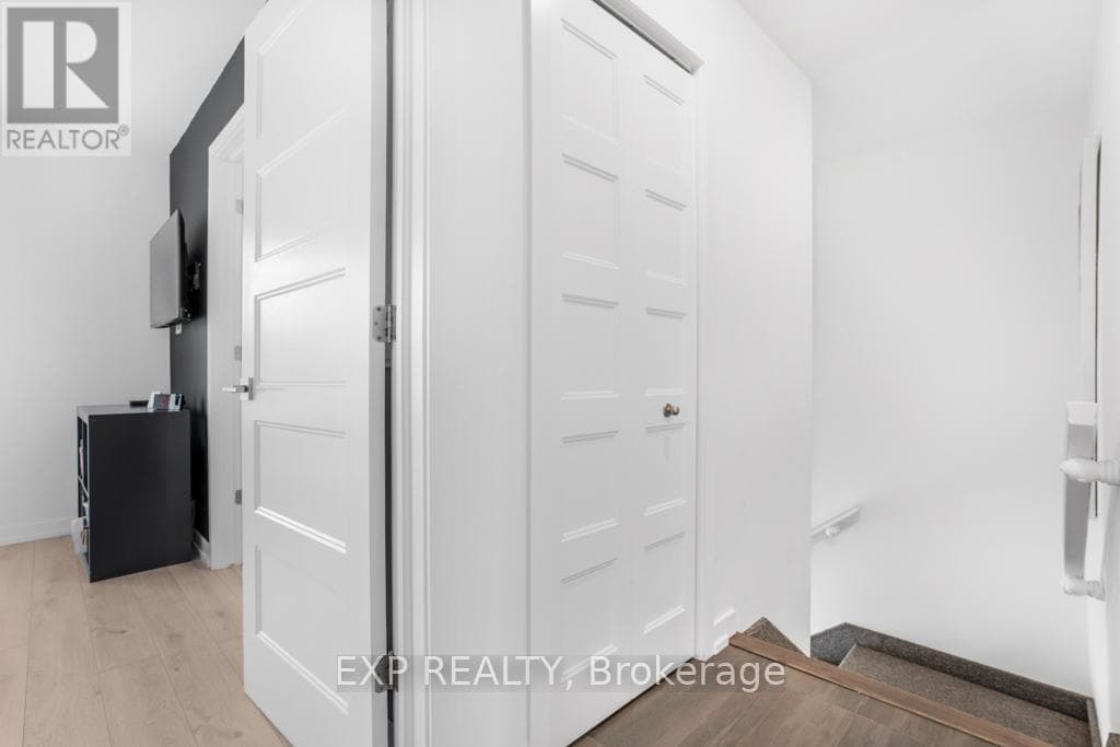 225 - 292 MASTERS LANE — photo 5