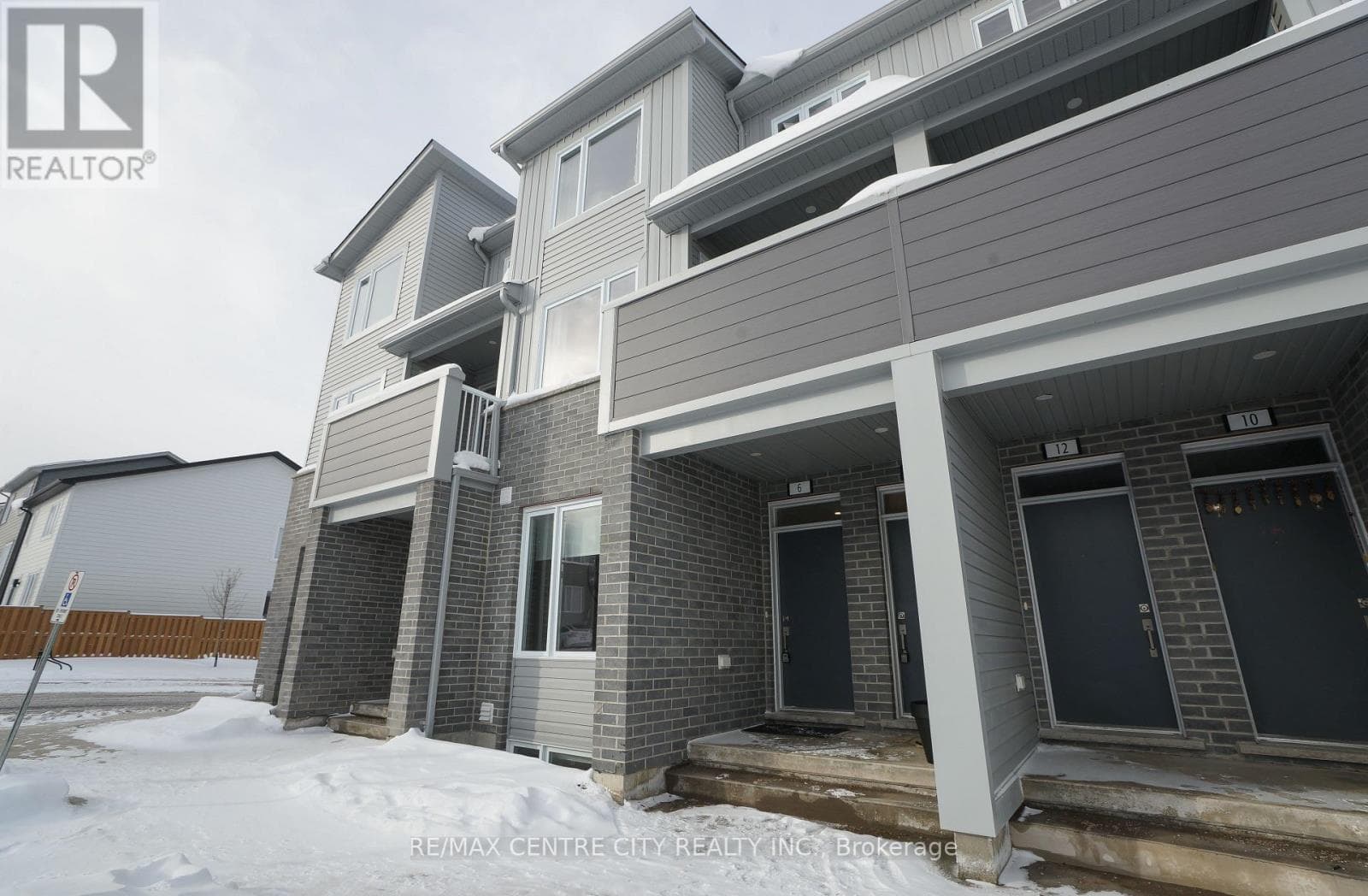 6 - 925 DEVERON CRESCENT in Glen Cairn